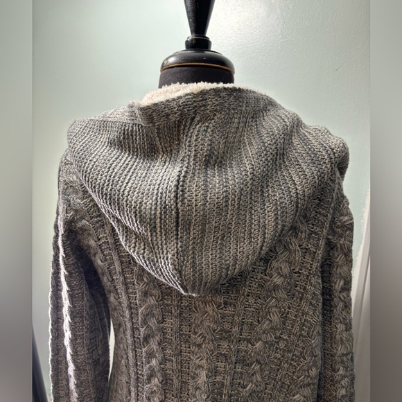 New open cardigan. Heathered in color, solid inside, side slits Sherpa Trim - Picture 6 of 7